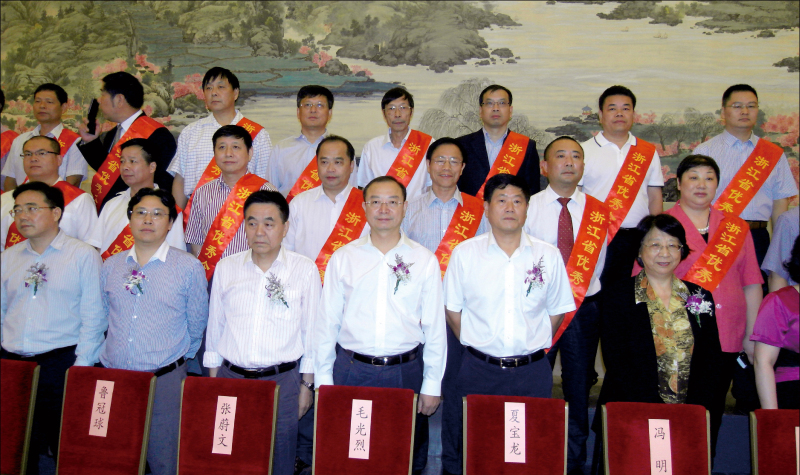 公司榮登2011、2012年度全國醫(yī)藥行業(yè)最具投資價(jià)值工業(yè)企業(yè)（非上市）前十強(qiáng)